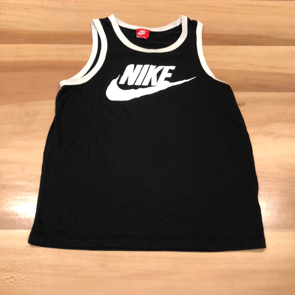 Nike tank top size medium